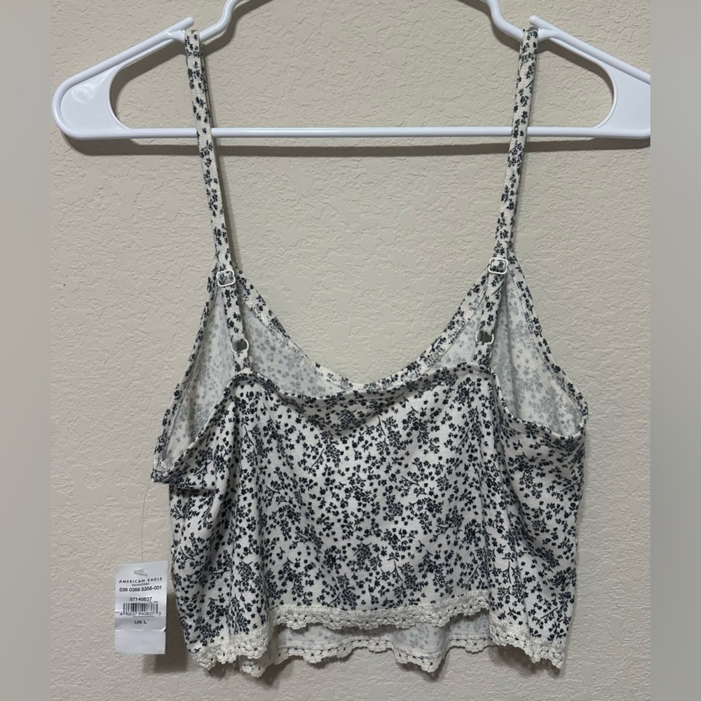 - Comfy & Cute, American Eagle cropped tank, size: L - Picture 2 of 3
